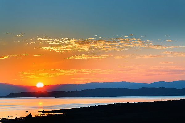 Jones, Adam 아티스트의 Sunrise-Mono Lake-California작품입니다.